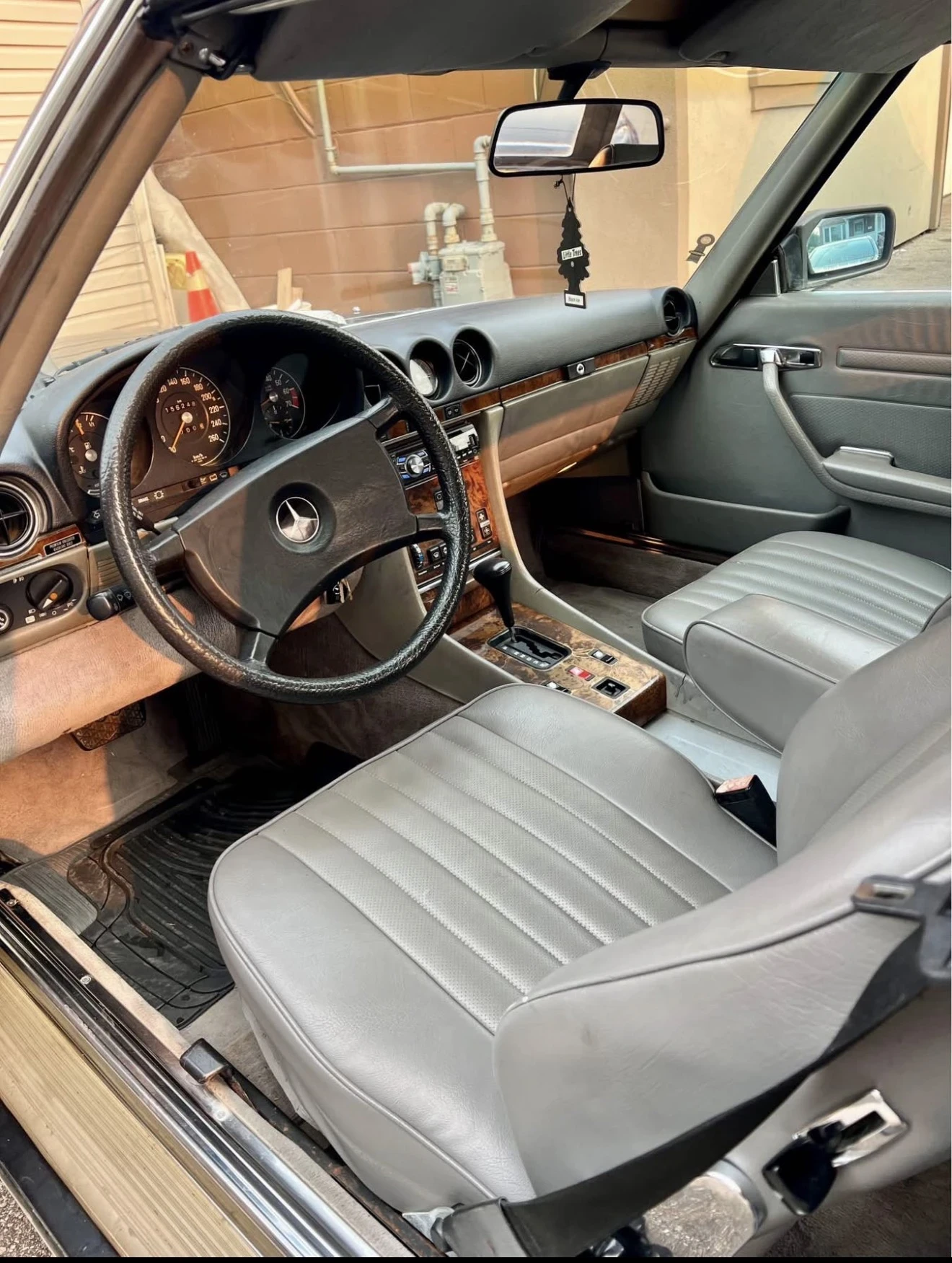 Mercedes-Benz 560 SL - изображение 7