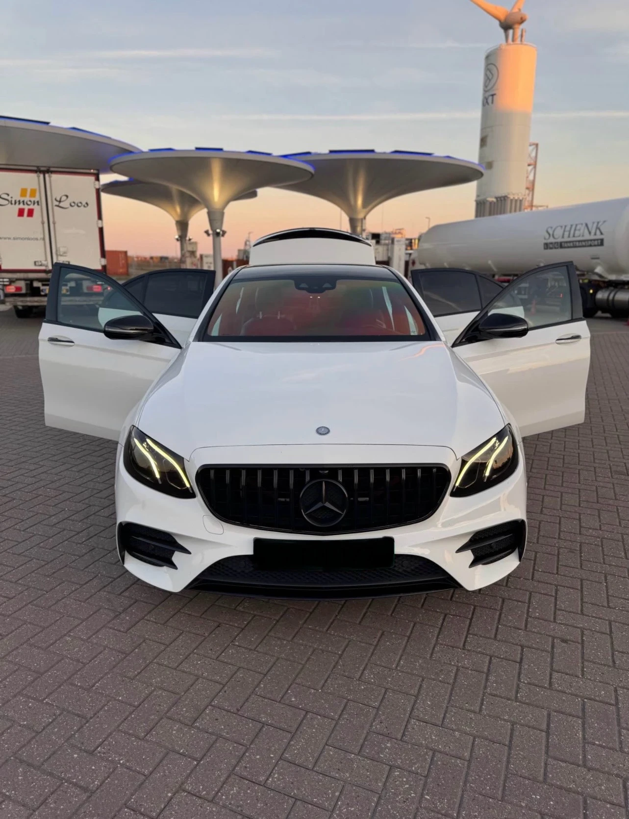 Mercedes-Benz E 220 AMG Pack, снимка 2 - Автомобили и джипове - 53435953