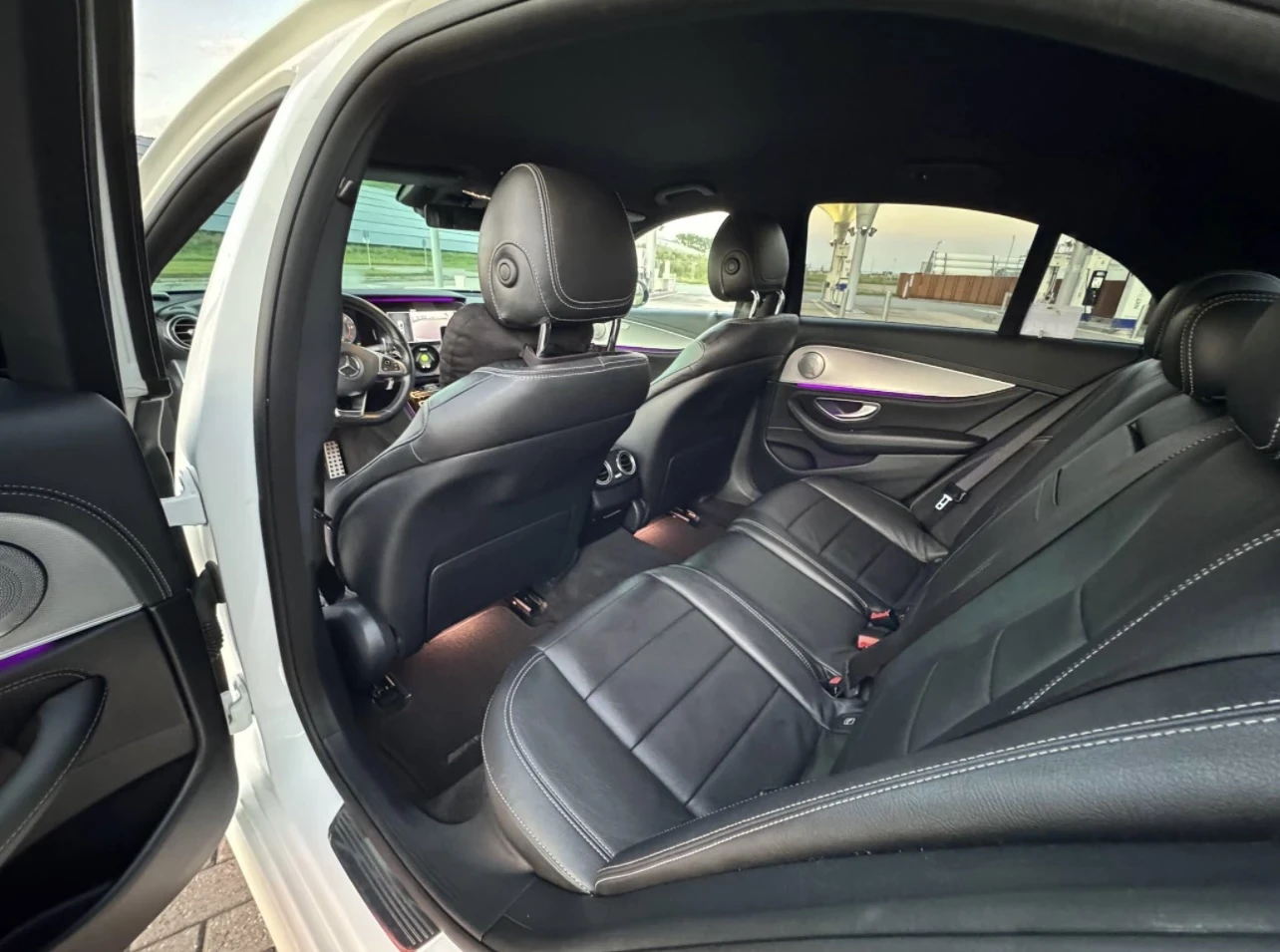 Mercedes-Benz E 220 AMG Pack, снимка 8 - Автомобили и джипове - 53435953