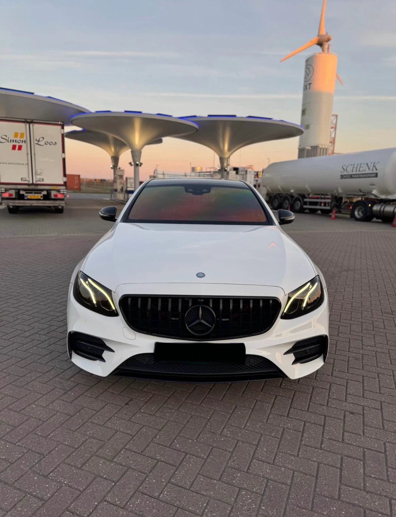 Mercedes-Benz E 220 AMG Pack, снимка 3 - Автомобили и джипове - 53435953