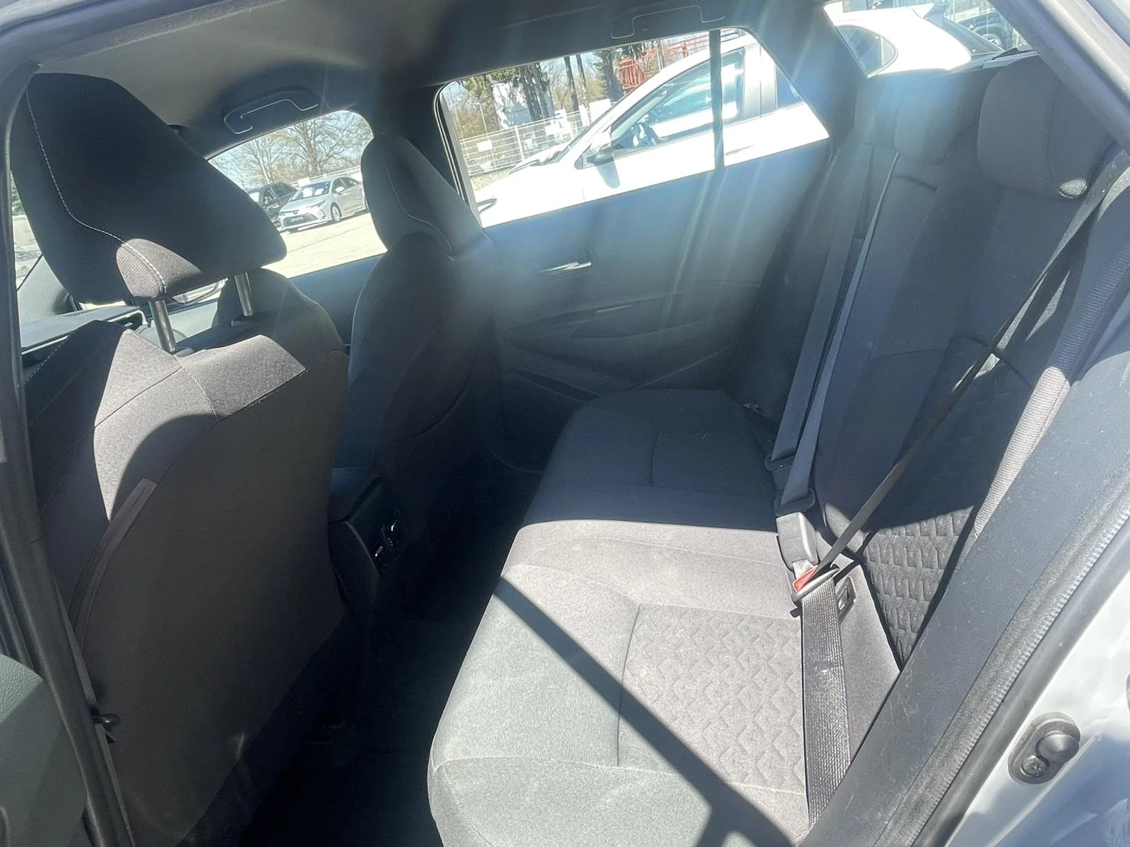 Toyota Corolla 1.8 HEV , снимка 7 - Автомобили и джипове - 54122470