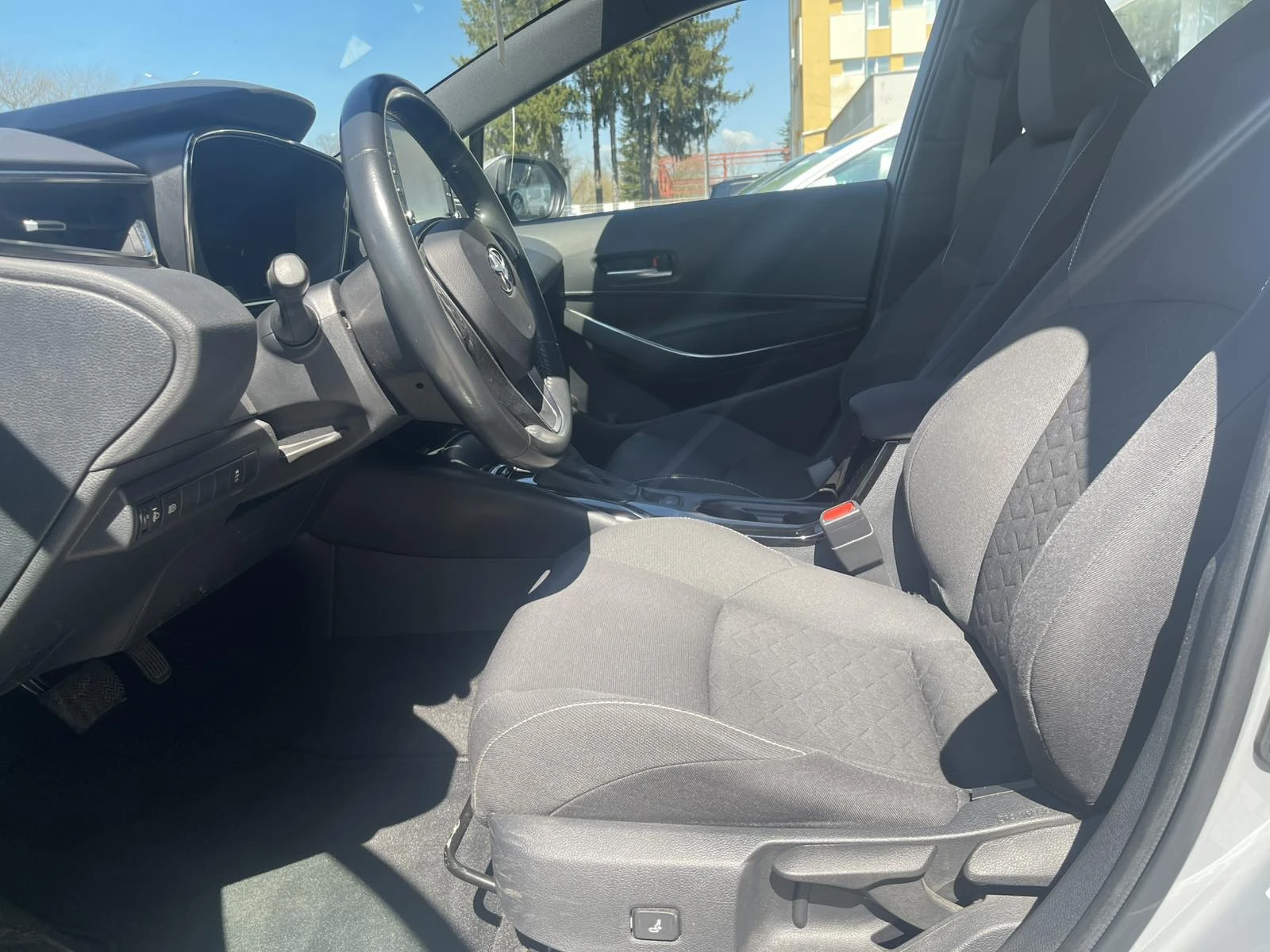 Toyota Corolla 1.8 HEV , снимка 8 - Автомобили и джипове - 54122470