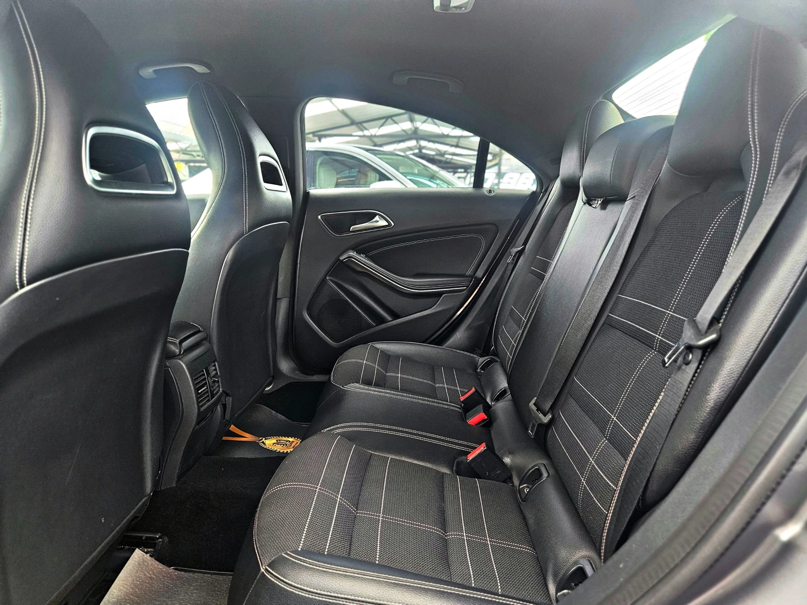 Mercedes-Benz CLA 220 AMG/CAMERA/AMBIENT/CAR PLAY/KEYLESS GO, снимка 16 - Автомобили и джипове - 54477390