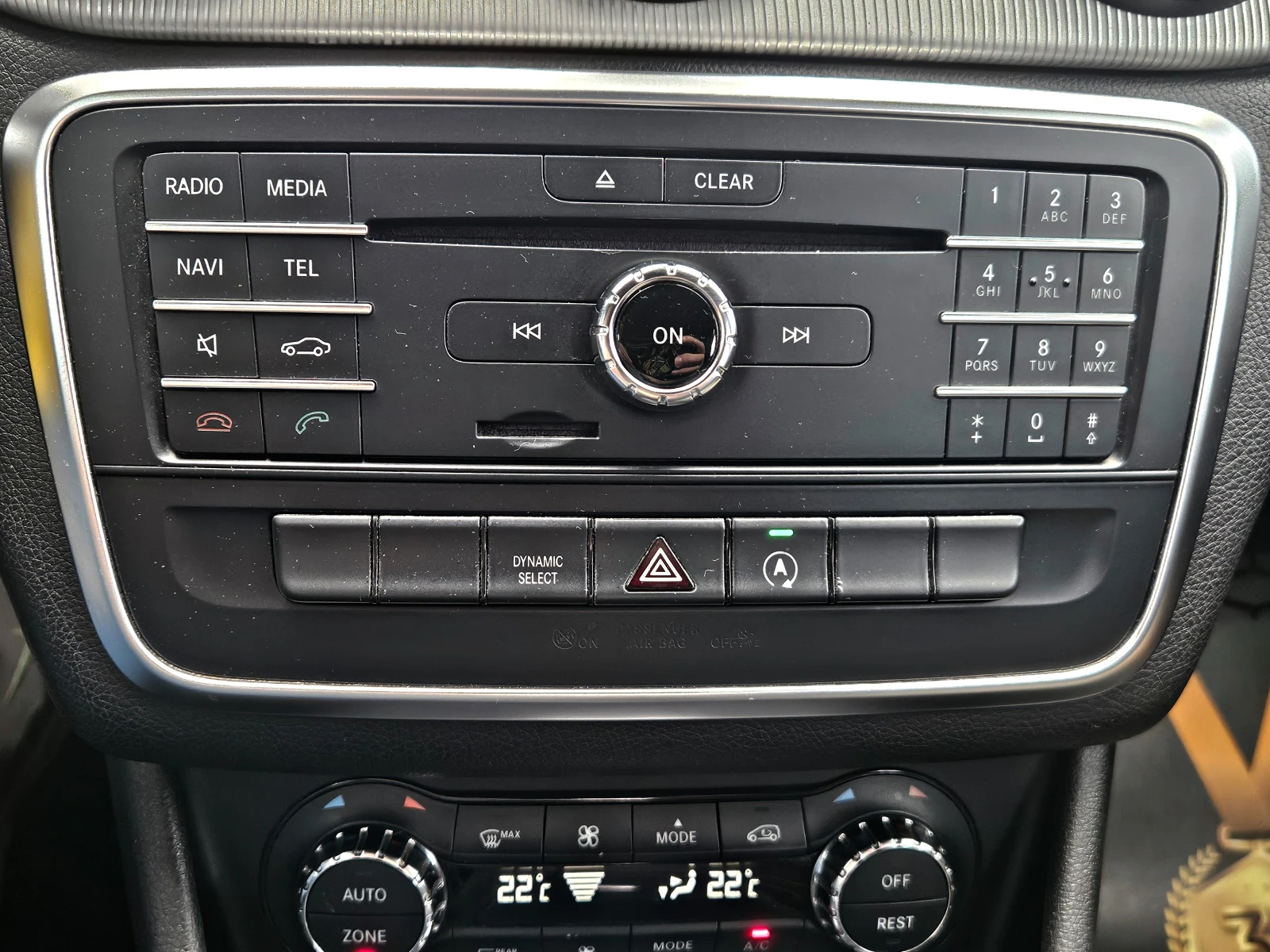 Mercedes-Benz CLA 220 AMG/CAMERA/AMBIENT/CAR PLAY/KEYLESS GO, снимка 11 - Автомобили и джипове - 54477390