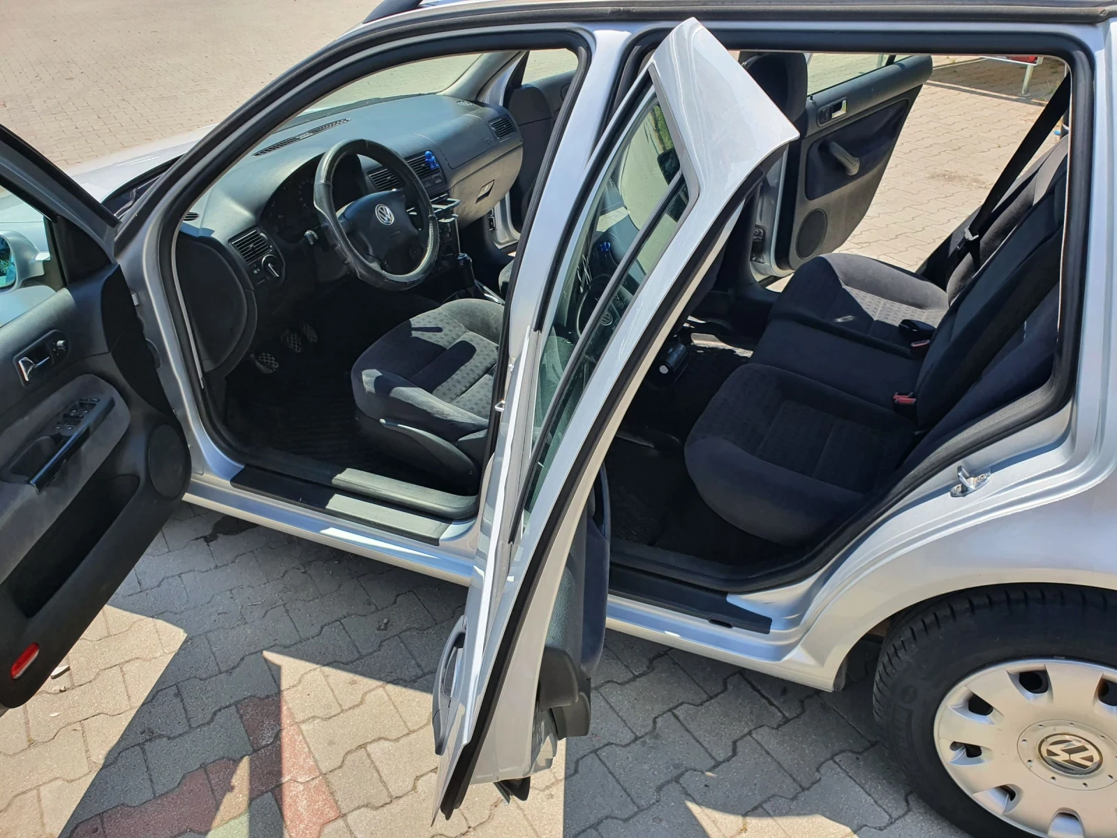VW Golf 1.9 TDI, снимка 4 - Автомобили и джипове - 54633483