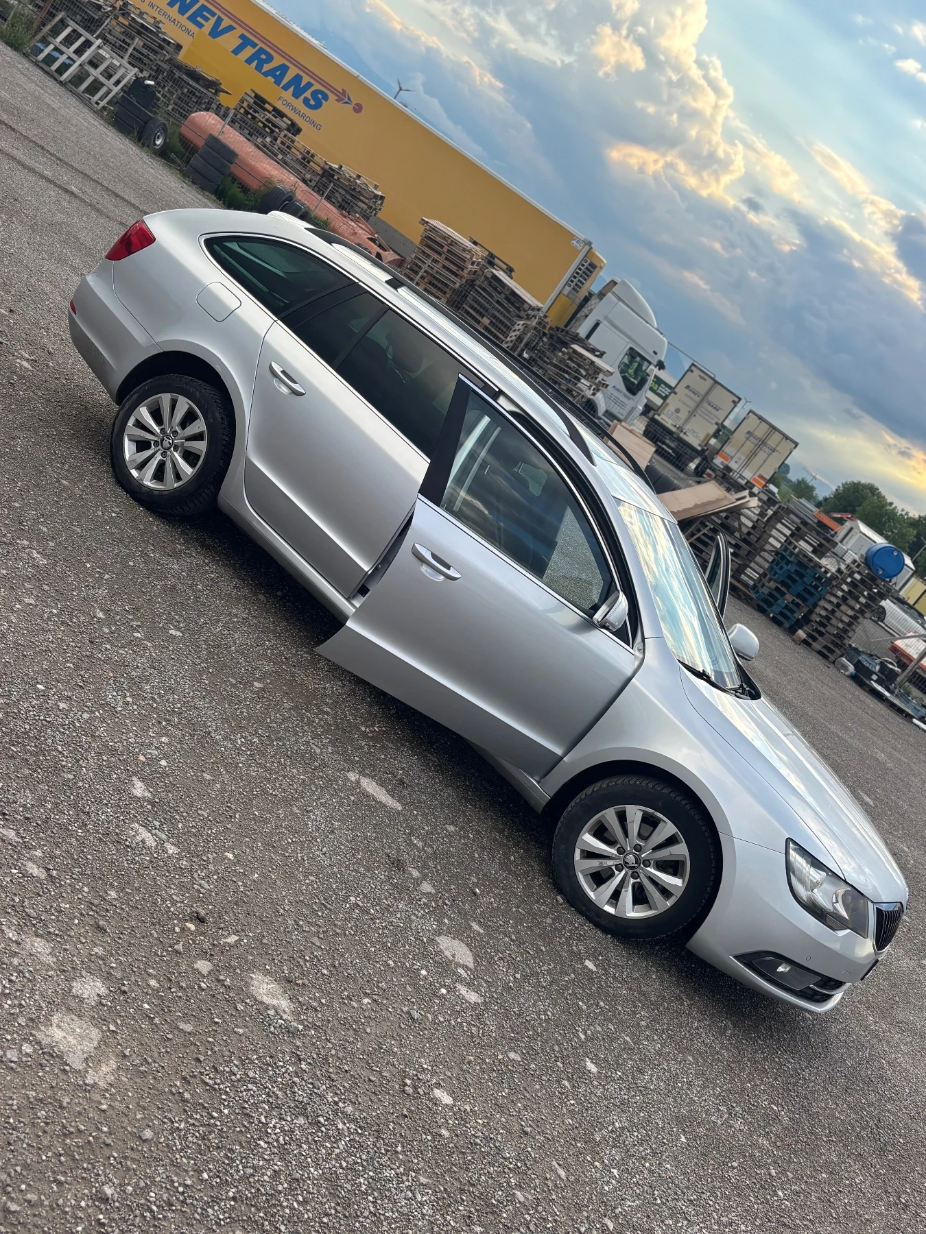Skoda Superb НОВ ВНОС, снимка 9 - Автомобили и джипове - 54754913