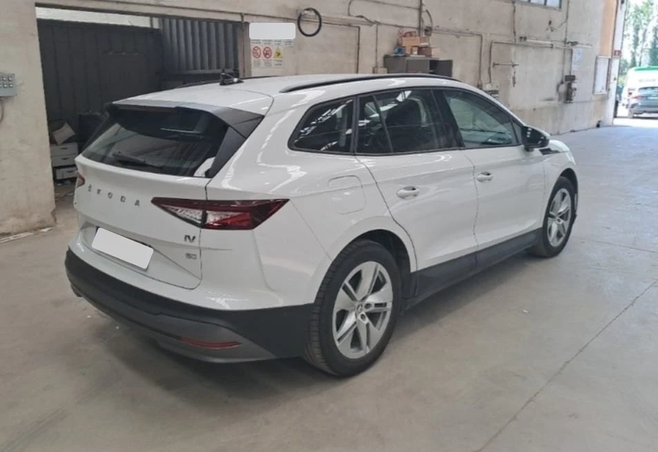 Skoda Enyaq 60 Executive, снимка 3 - Автомобили и джипове - 55400886