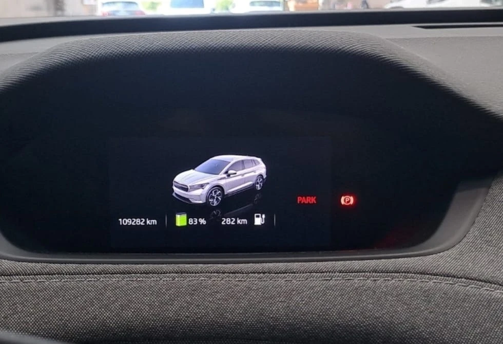 Skoda Enyaq 60 Executive, снимка 5 - Автомобили и джипове - 55400886