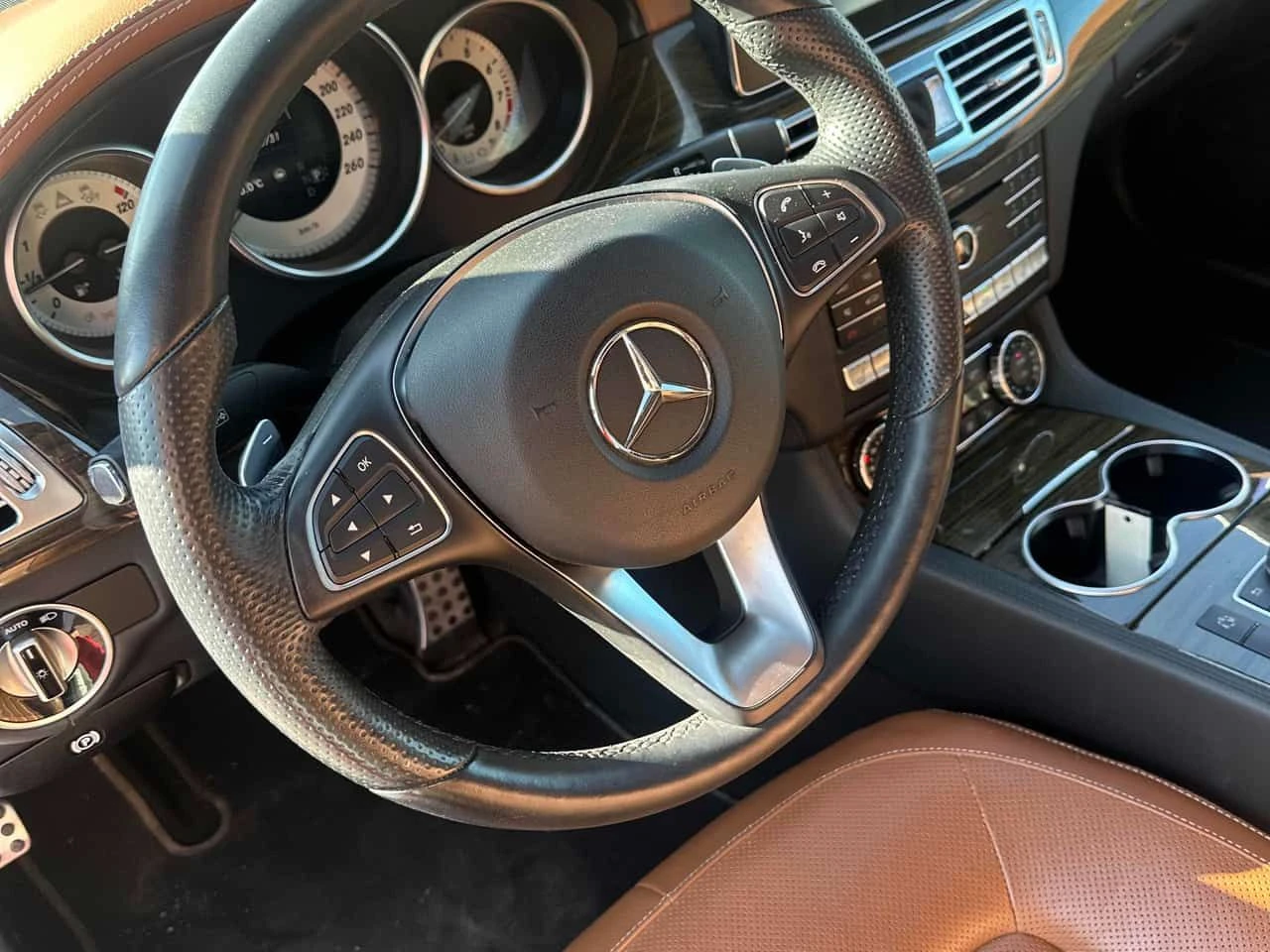 Mercedes-Benz CLS 550 * CARFAX * БЕЗ ПЪРВОНАЧАЛНА ВНОСКА, снимка 5 - Автомобили и джипове - 55435469