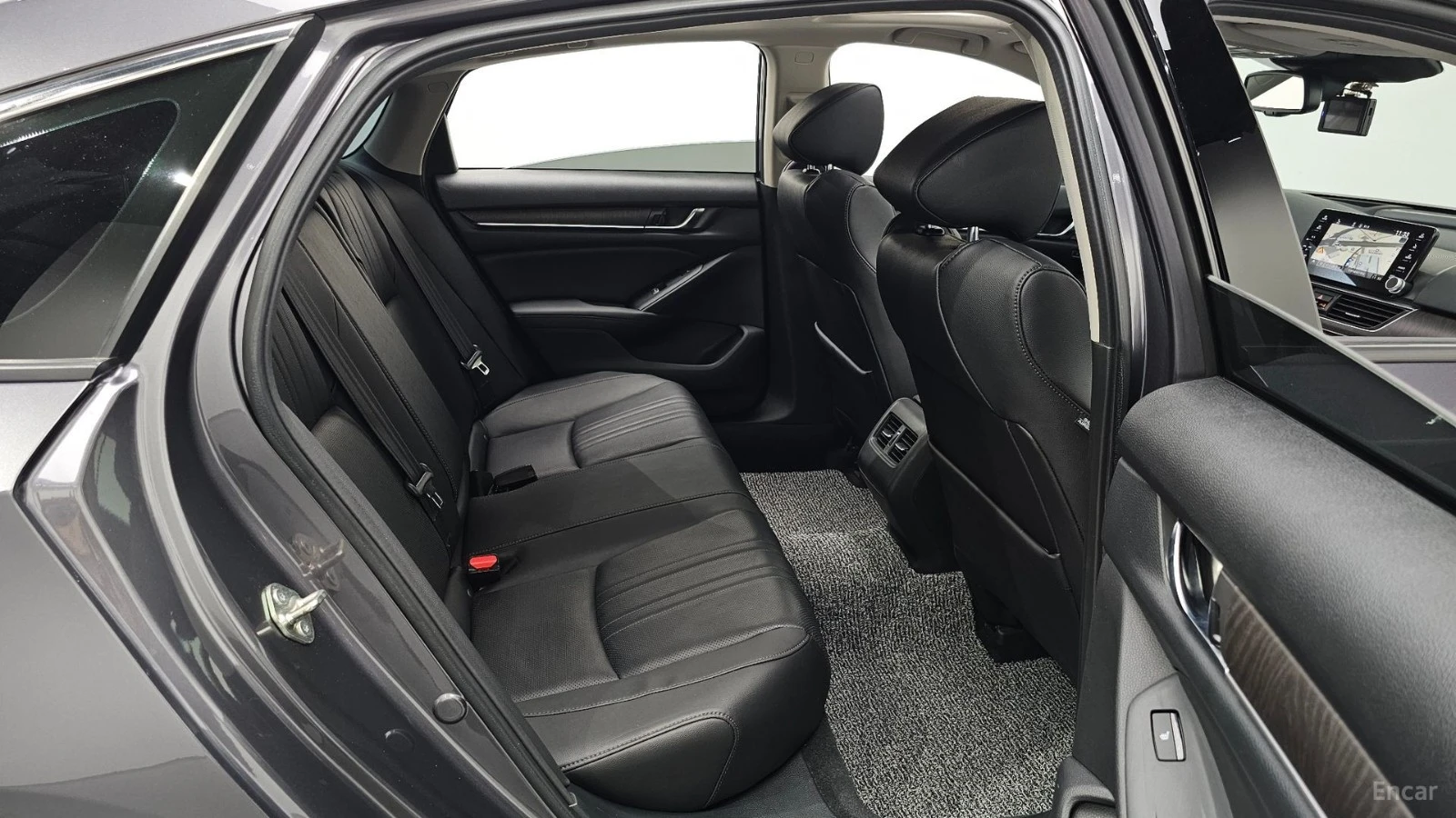 Honda Accord * Sport 2.0T* ПАНО* KEYLESS* Camera* ПОДГРЕВ* , снимка 12 - Автомобили и джипове - 55570844