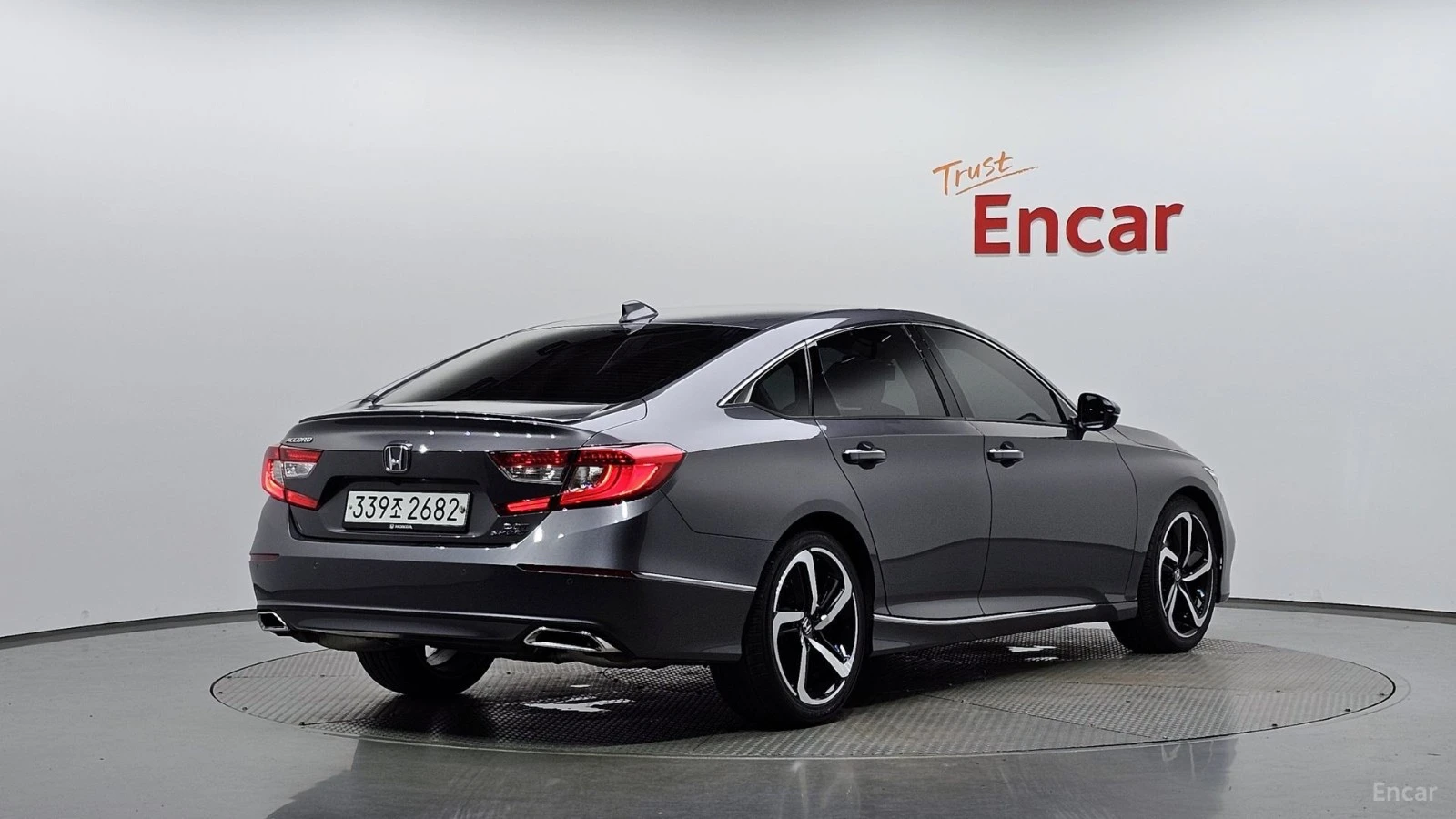 Honda Accord * Sport 2.0T* ПАНО* KEYLESS* Camera* ПОДГРЕВ* , снимка 2 - Автомобили и джипове - 55570844