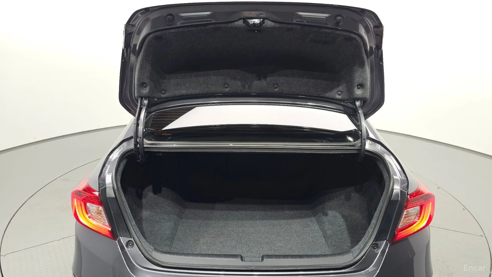 Honda Accord * Sport 2.0T* ПАНО* KEYLESS* Camera* ПОДГРЕВ* , снимка 17 - Автомобили и джипове - 55570844
