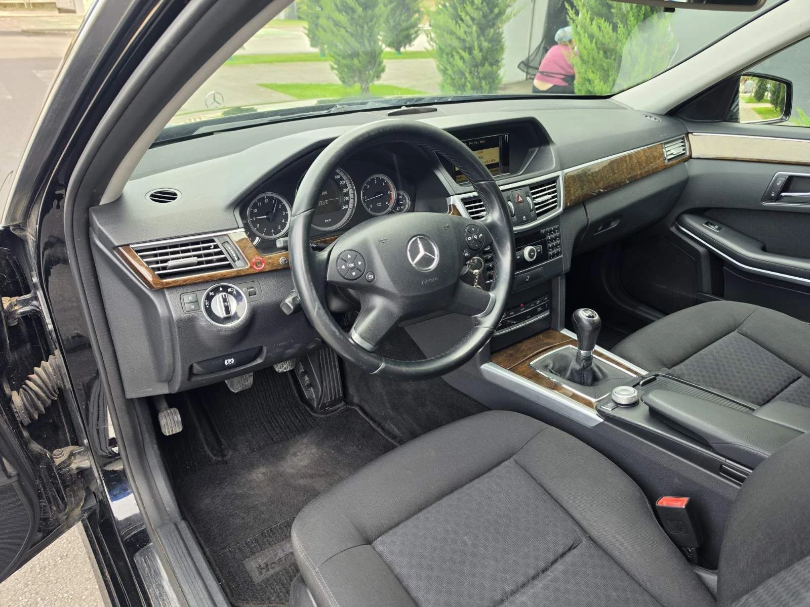 Mercedes-Benz E 250 Регистриран , снимка 11 - Автомобили и джипове - 56302950