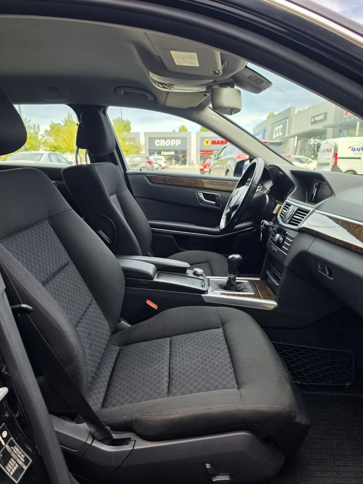 Mercedes-Benz E 250 Регистриран , снимка 14 - Автомобили и джипове - 56302950
