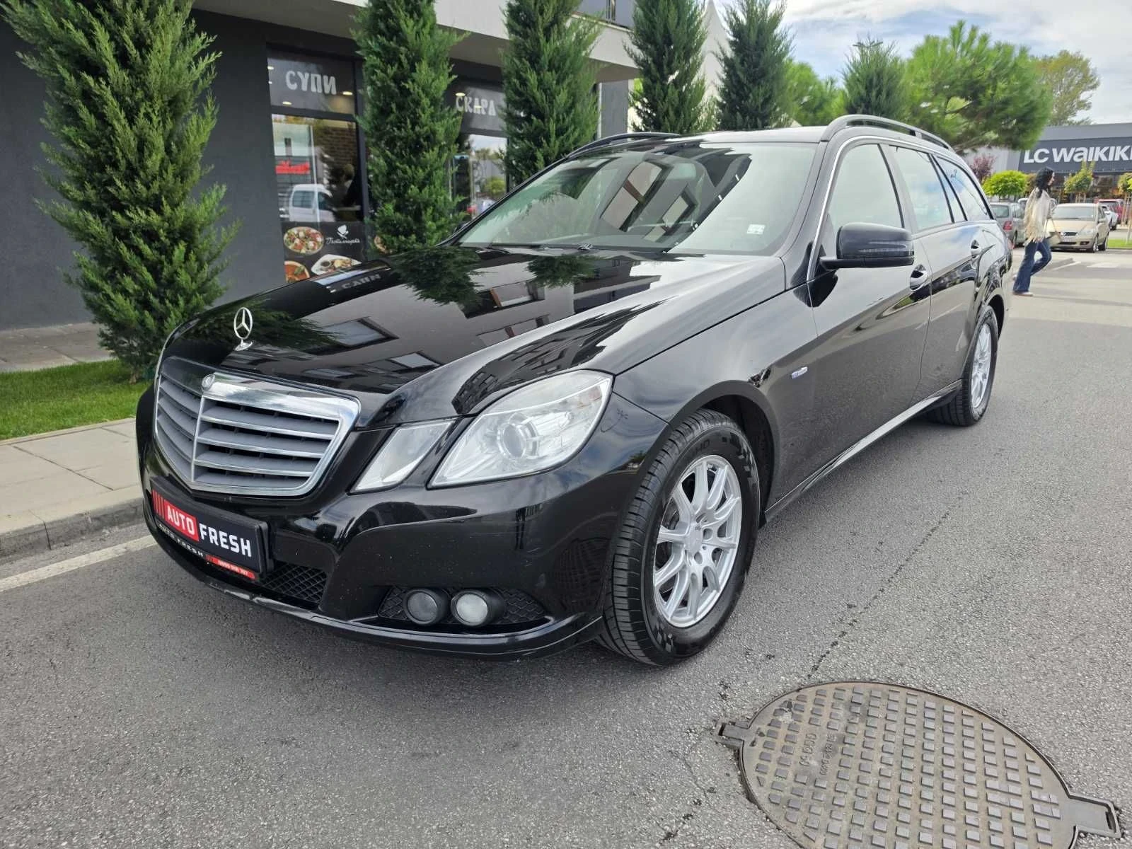 Mercedes-Benz E 250 Регистриран , снимка 2 - Автомобили и джипове - 56302950