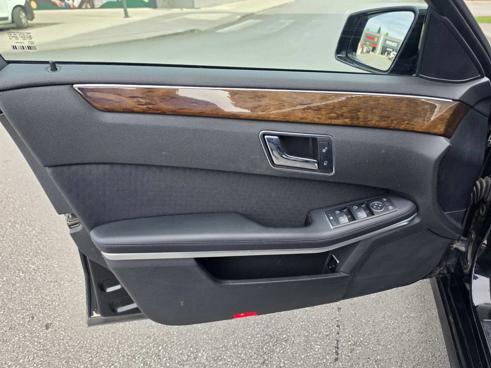 Mercedes-Benz E 250 Регистриран , снимка 15 - Автомобили и джипове - 56302950