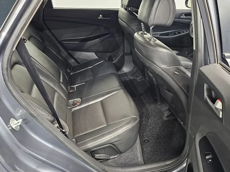 Hyundai Tucson Tucson Diesel 1.7 2Wd Smart, снимка 11 - Автомобили и джипове - 54939342