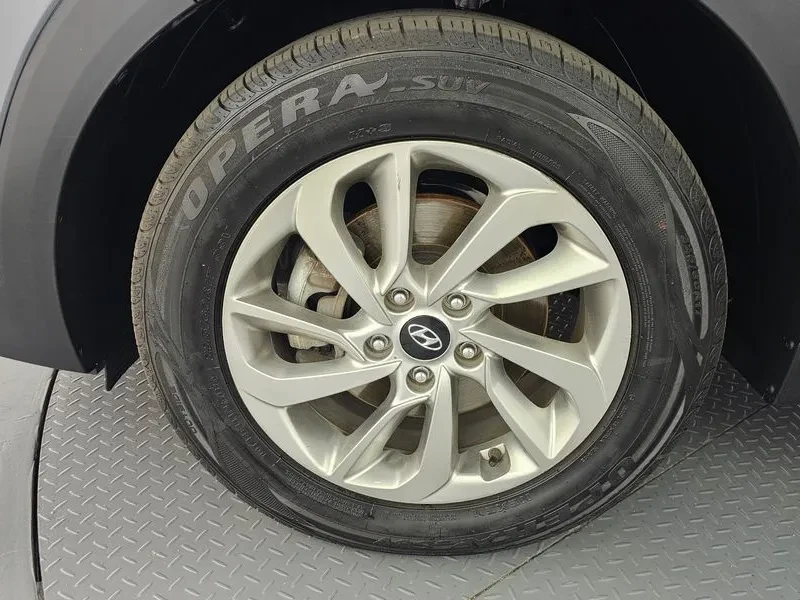 Hyundai Tucson Tucson Diesel 1.7 2Wd Smart, снимка 5 - Автомобили и джипове - 54939342