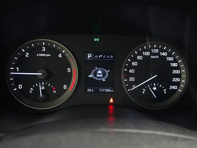 Hyundai Tucson Tucson Diesel 1.7 2Wd Smart, снимка 8 - Автомобили и джипове - 54939342