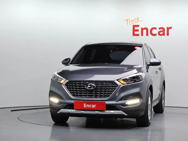 Hyundai Tucson Tucson Diesel 1.7 2Wd Smart, снимка 3 - Автомобили и джипове - 54939342