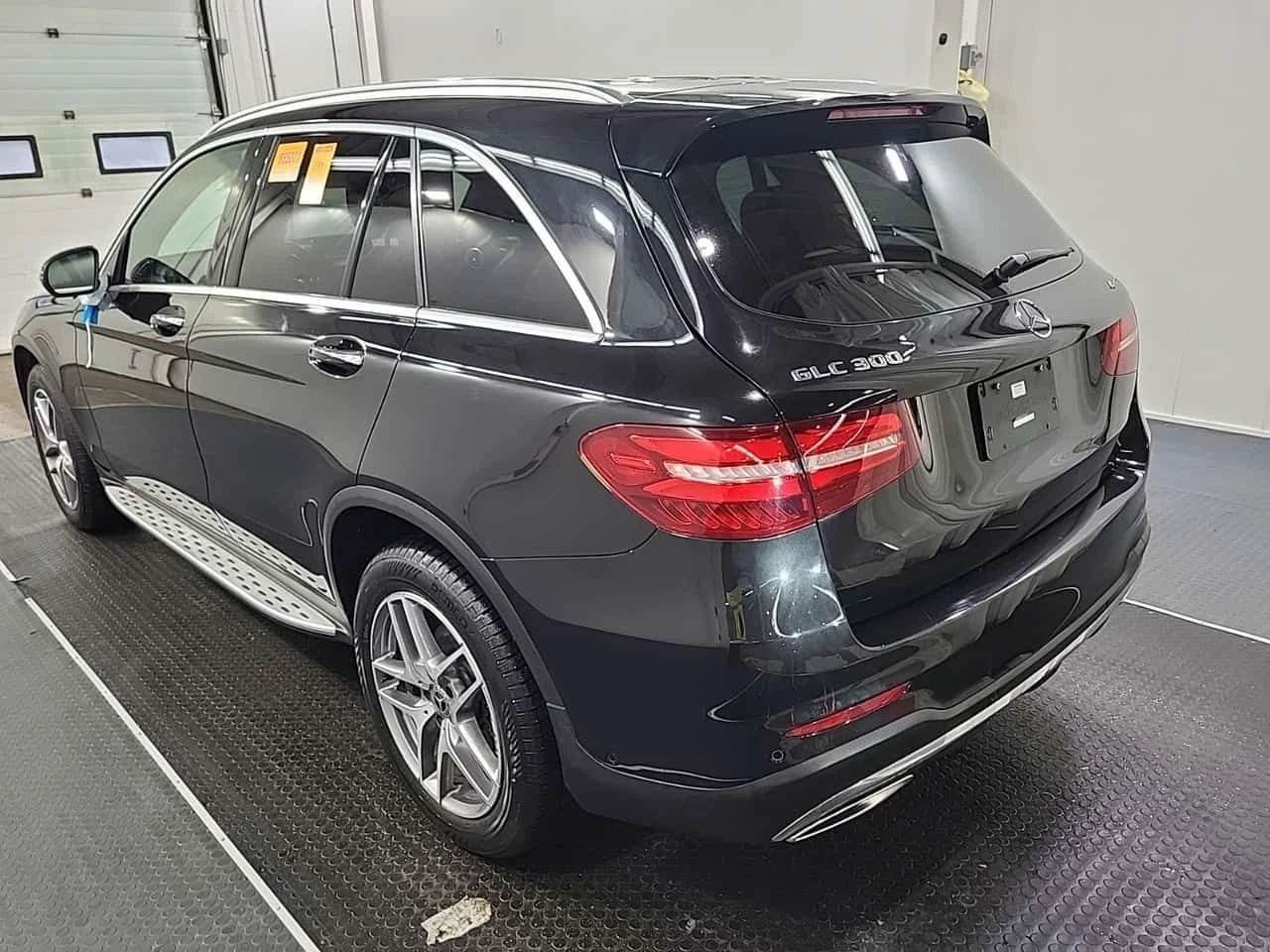 Mercedes-Benz GLC 300 * CARFAX * 2 КЛЮЧА * ПАНОРАМА * , снимка 4 - Автомобили и джипове - 54046783