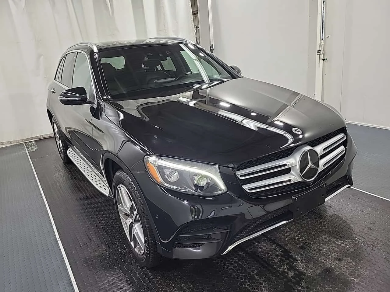 Mercedes-Benz GLC 300 * CARFAX * 2 КЛЮЧА * ПАНОРАМА * , снимка 2 - Автомобили и джипове - 54046783