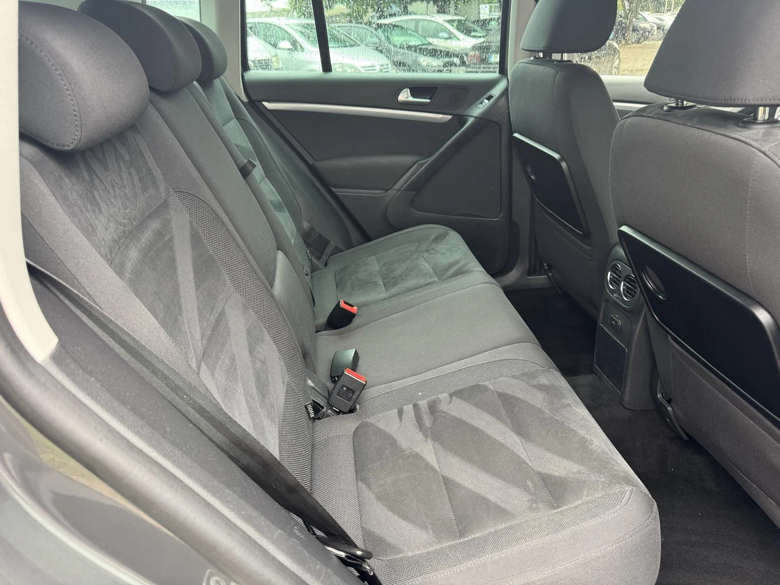 VW Tiguan 2000TDI/DSG, 150kc/4x4, снимка 10 - Автомобили и джипове - 55263540
