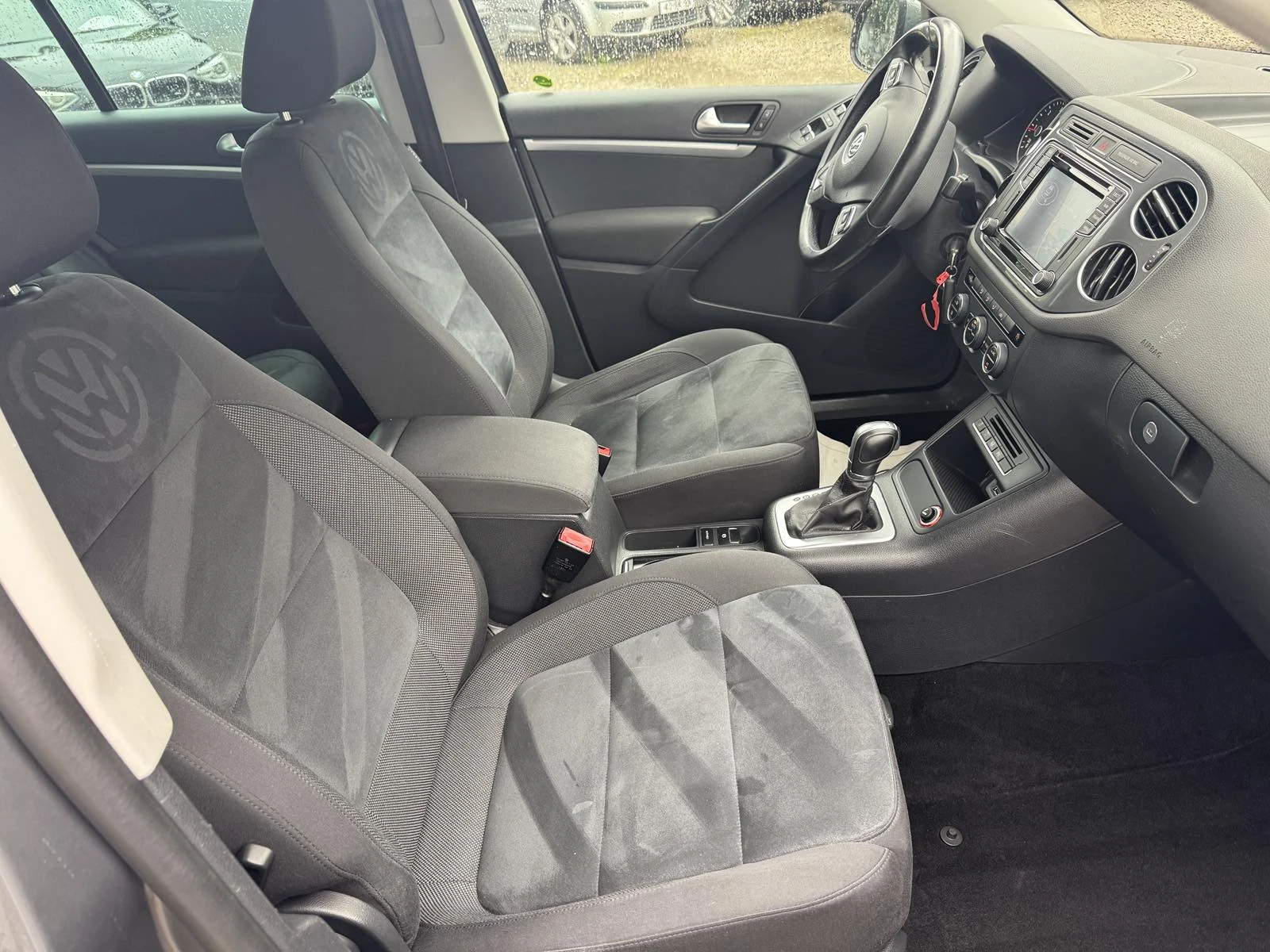 VW Tiguan 2000TDI/DSG, 150kc/4x4, снимка 13 - Автомобили и джипове - 55263540
