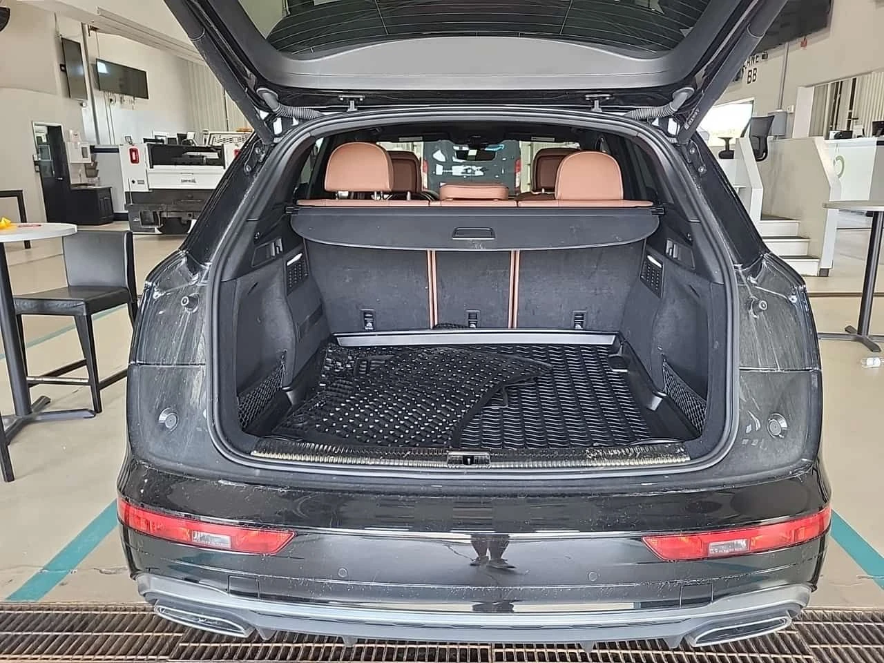 Audi Q5 TECHNIK/2 КЛЮЧА/ПАНО/ДИСТРОНИК/360/ПОДГРЕВ/, снимка 15 - Автомобили и джипове - 55318420