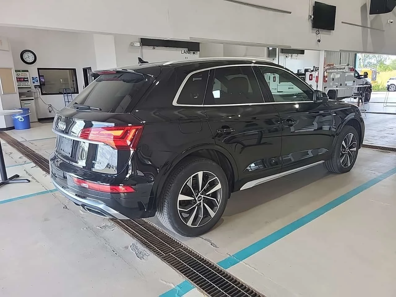Audi Q5 TECHNIK/2 КЛЮЧА/ПАНО/ДИСТРОНИК/360/ПОДГРЕВ/, снимка 3 - Автомобили и джипове - 55318420