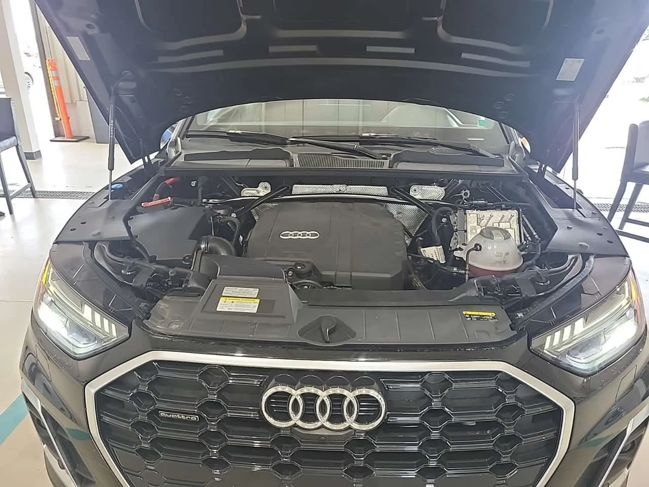 Audi Q5 TECHNIK/2 КЛЮЧА/ПАНО/ДИСТРОНИК/360/ПОДГРЕВ/, снимка 17 - Автомобили и джипове - 55318420
