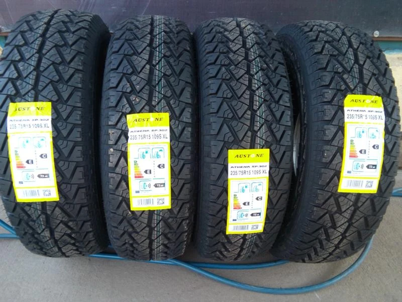 Гуми Всесезонни 235/75R15, снимка 1 - Гуми и джанти - 45649511