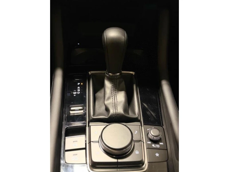 Mazda 3 * GT Auto FWD * CARFAX * БЕЗ ПЪРВОНАЧАЛНА ВНОСКА, снимка 13 - Автомобили и джипове - 52959903