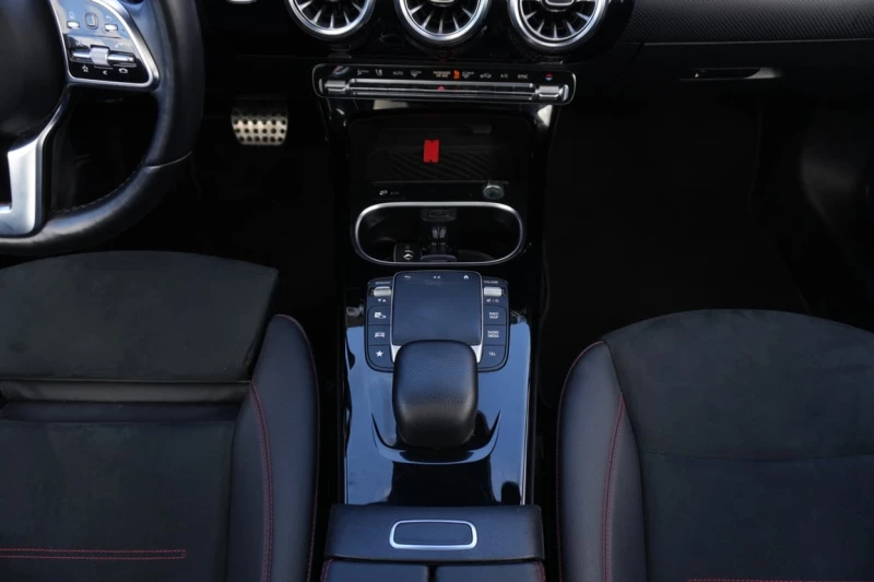 Mercedes-Benz CLA 250 4MATIC * Панорама * KEYLESS * AMG пакет * Carfax , снимка 9 - Автомобили и джипове - 53460498