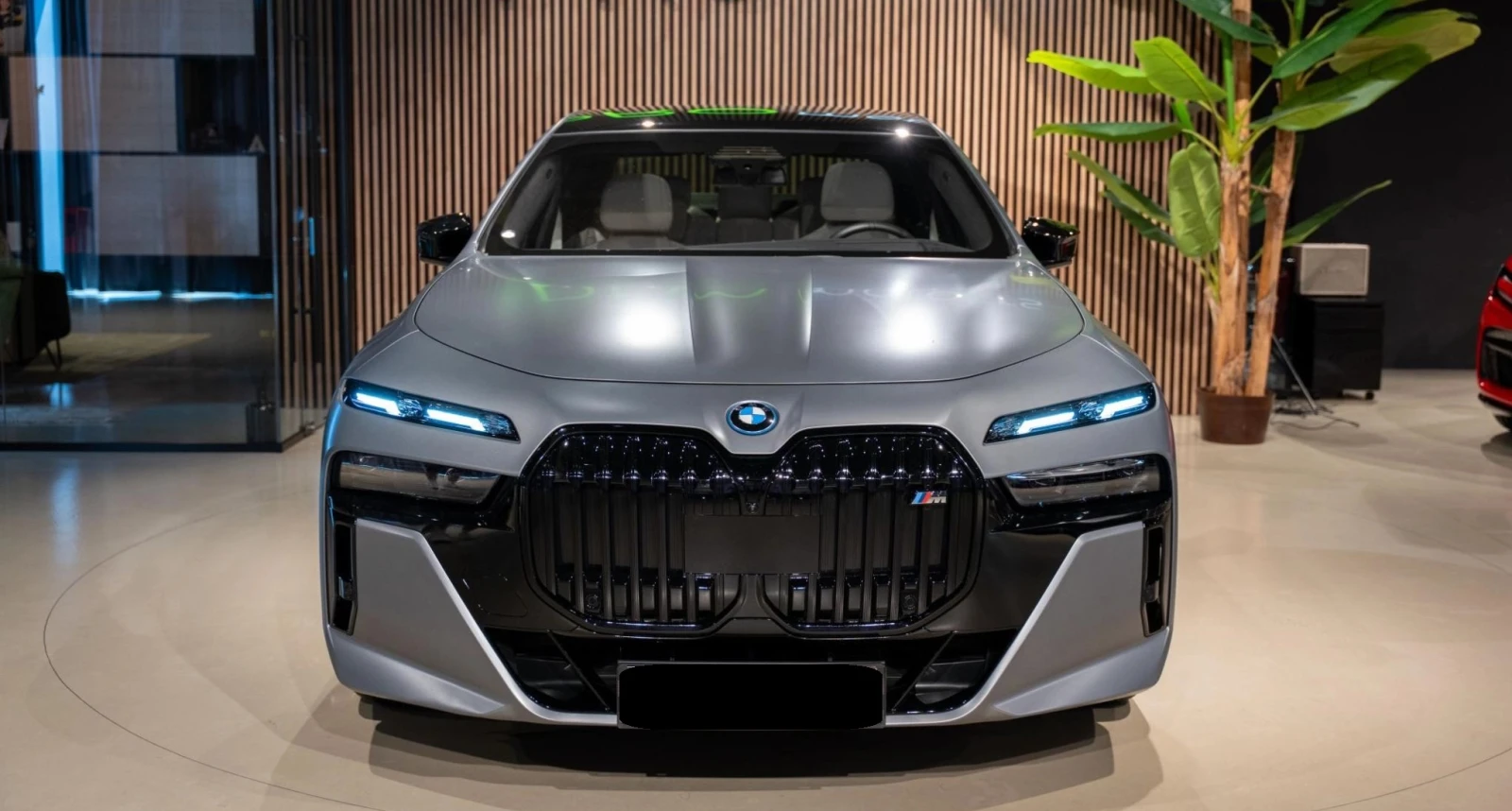 BMW 760 M760e Plug-in Hybrid xDrive - изображение 3