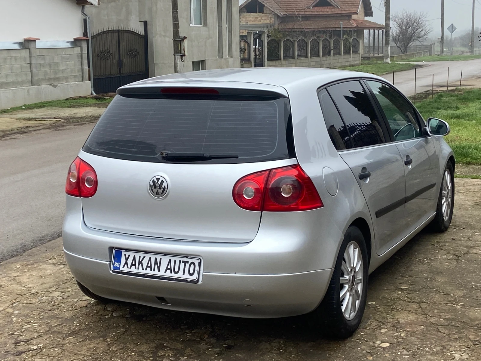 VW Golf !!!ПРОДАВА СЕ !!! Голф 5 1.9тди 105 к.с. 77kW 2005 - изображение 3