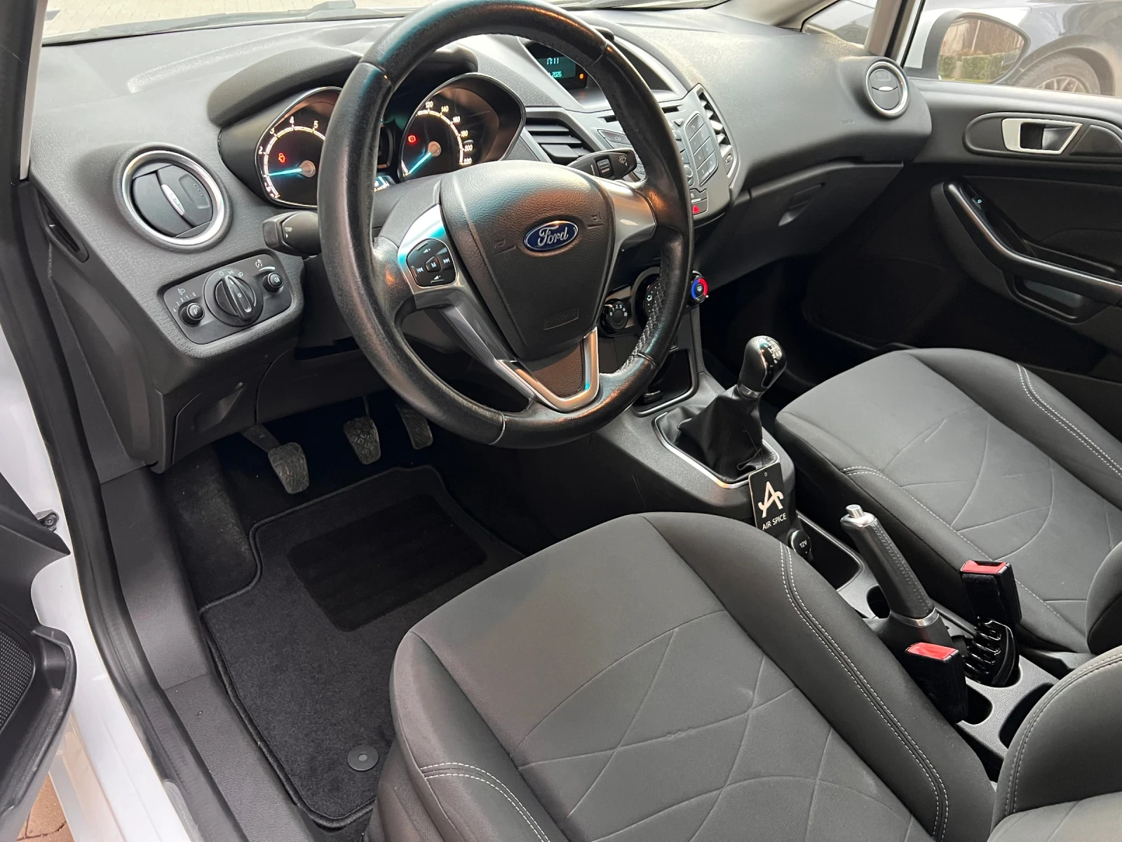 Ford Fiesta 1.0 - изображение 9