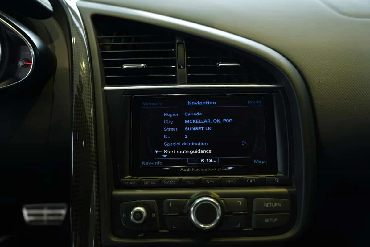 Audi R8 * V8 * CARFAX * ЦЕНА ДО БГ - изображение 10