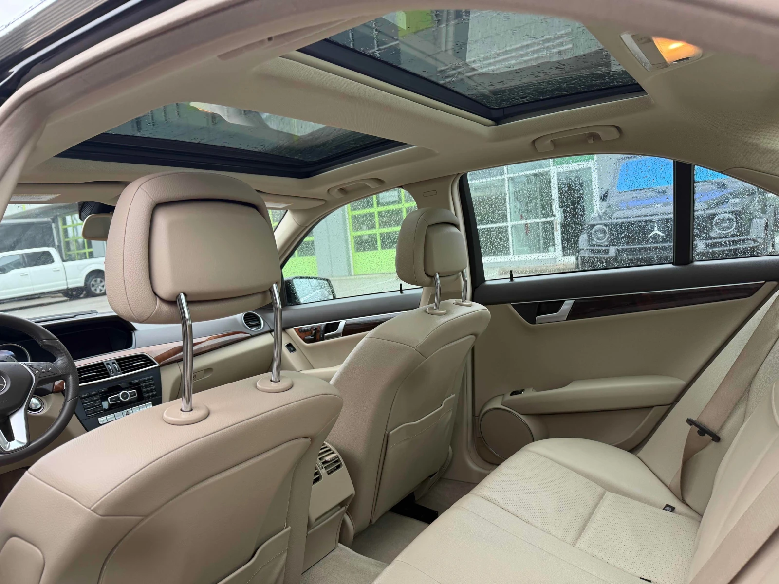 Mercedes-Benz C 350 4Matic * Подгрев * Панорама * Парктроници * , снимка 11 - Автомобили и джипове - 53918947