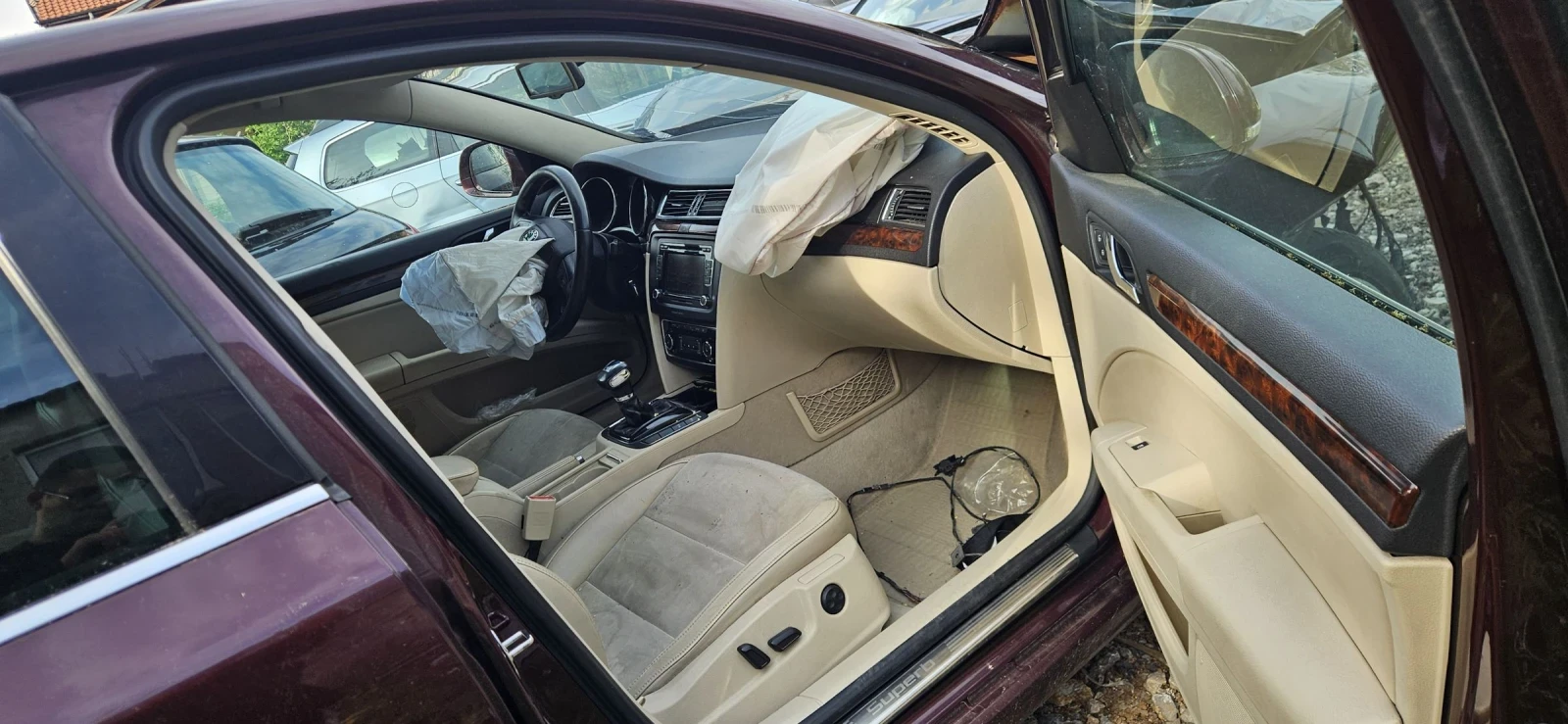 Skoda Superb 2.0 TDI DSG 170 коня, снимка 10 - Автомобили и джипове - 54382316