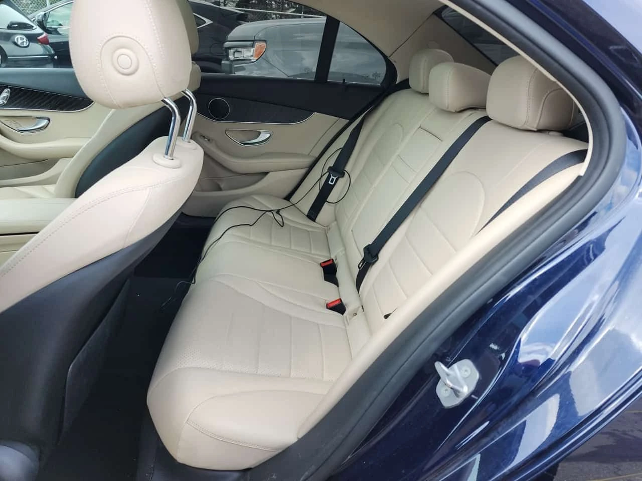 Mercedes-Benz C 300 * CARFAX * ПАНОРАМА * ПОДГРЕВИ * БЕЗ ИНЦИДЕНТИ * , снимка 12 - Автомобили и джипове - 54422839