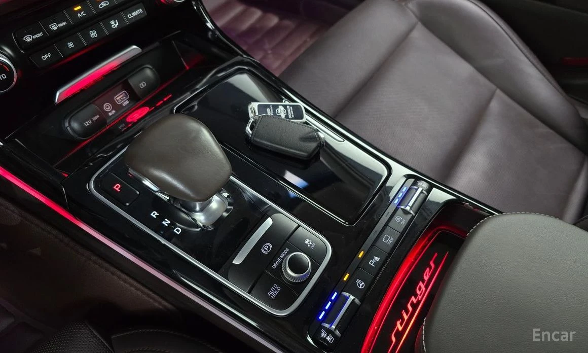 Kia Stinger, снимка 9 - Автомобили и джипове - 54640768