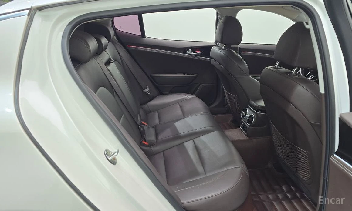 Kia Stinger, снимка 12 - Автомобили и джипове - 54640768