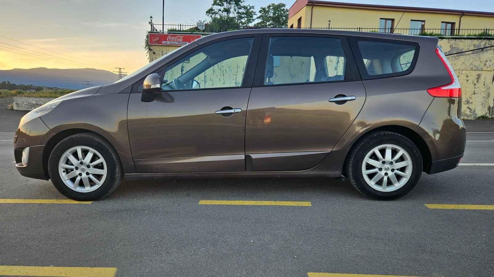 Renault Scenic 1.4 , снимка 2 - Автомобили и джипове - 54736537