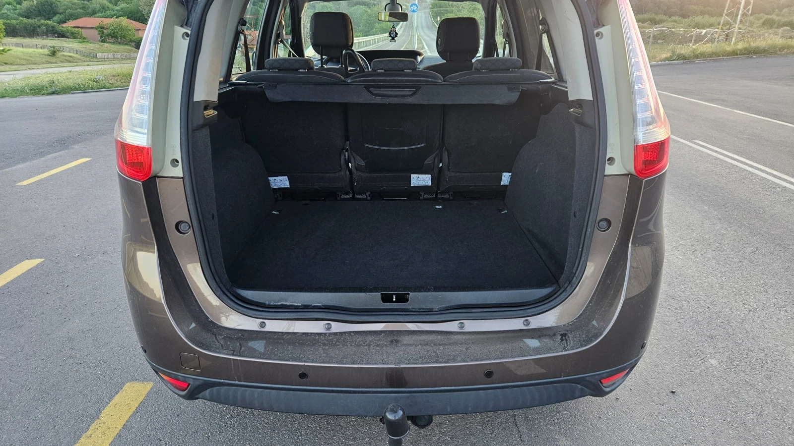 Renault Scenic 1.4 , снимка 8 - Автомобили и джипове - 54736537