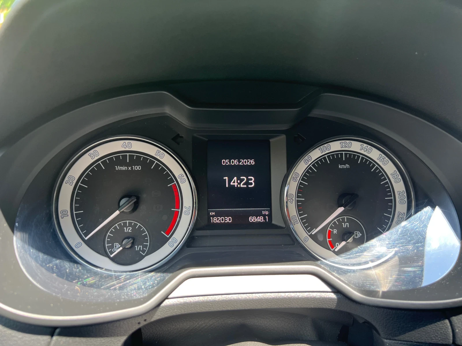Skoda Octavia 1.5 метан/бензин, снимка 10 - Автомобили и джипове - 54801536