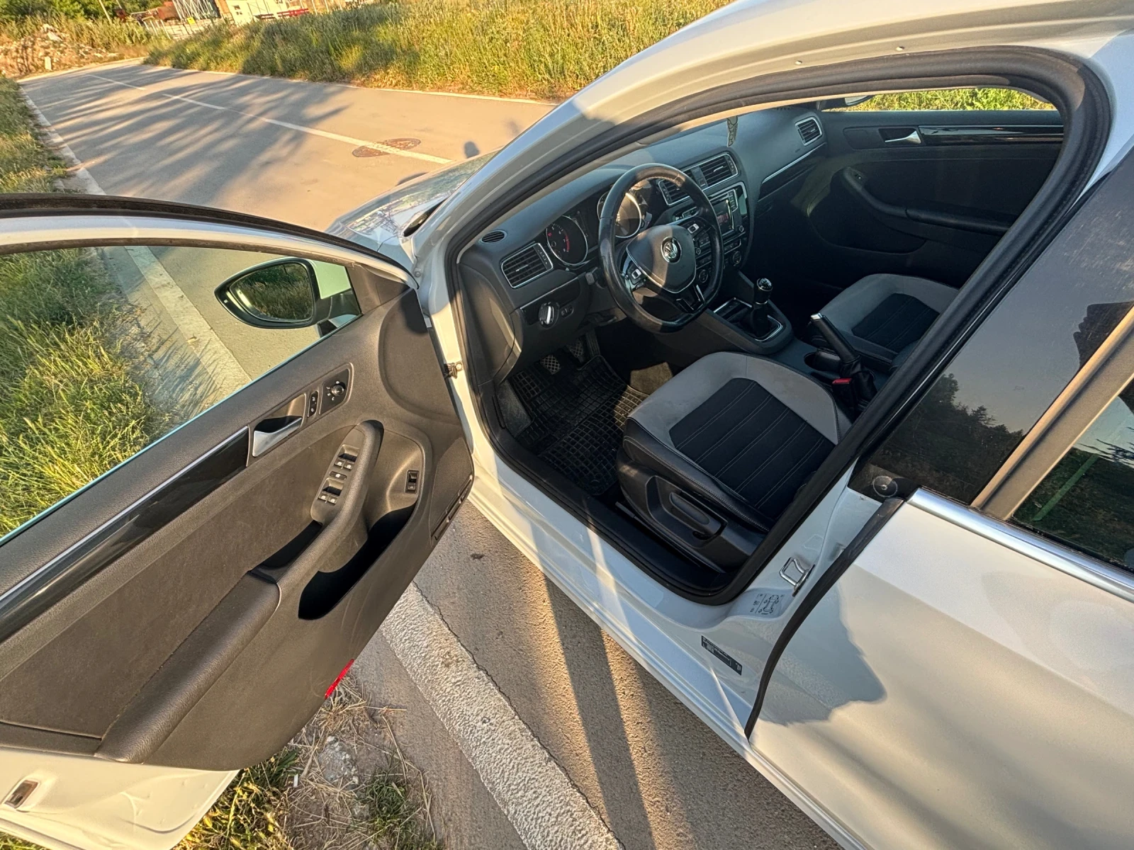 VW Jetta 1.4 TSI, снимка 15 - Автомобили и джипове - 54992612