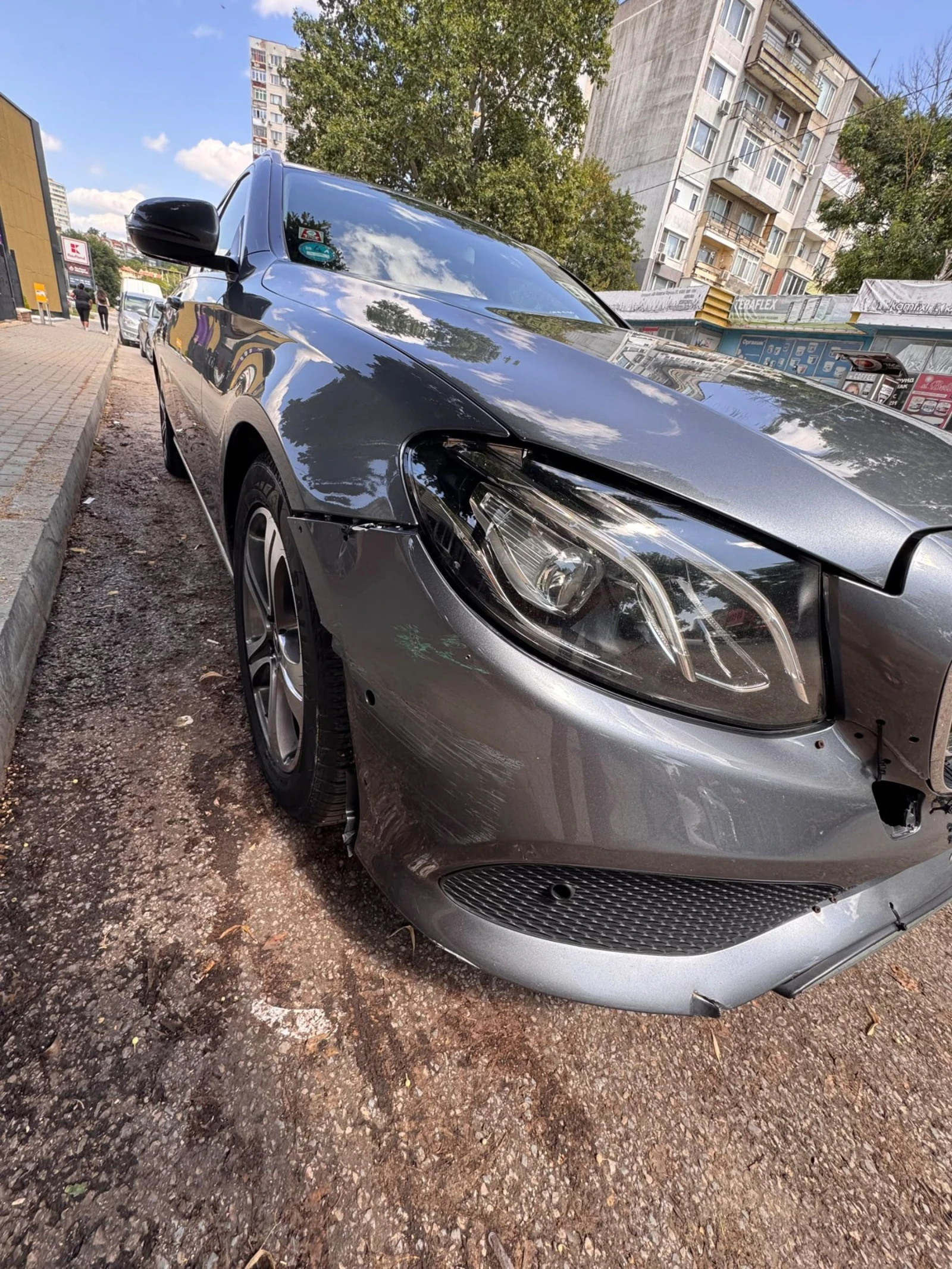 Mercedes-Benz E 220, снимка 10 - Автомобили и джипове - 55446924