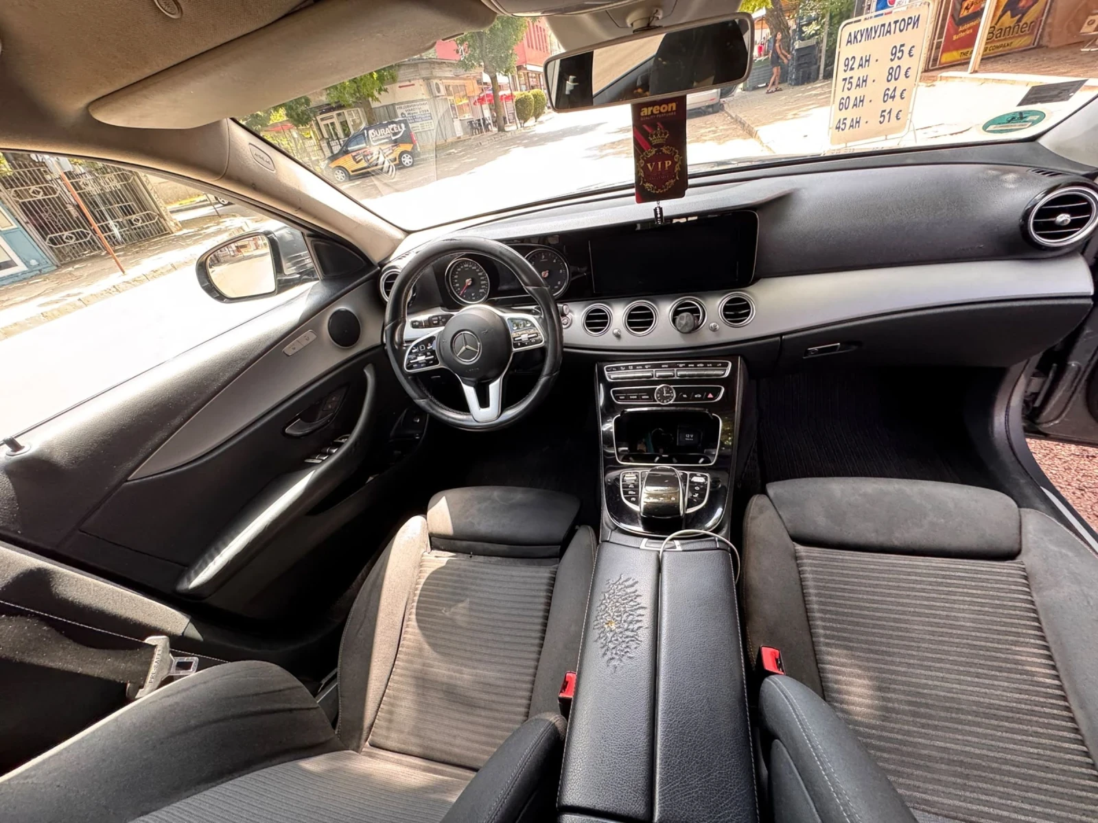 Mercedes-Benz E 220, снимка 7 - Автомобили и джипове - 55446924