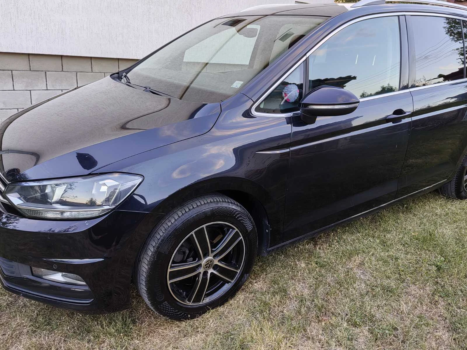 VW Touran 1.6 TDI, снимка 3 - Автомобили и джипове - 56006104